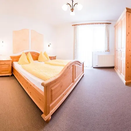 Brollerhof Апартаменты *